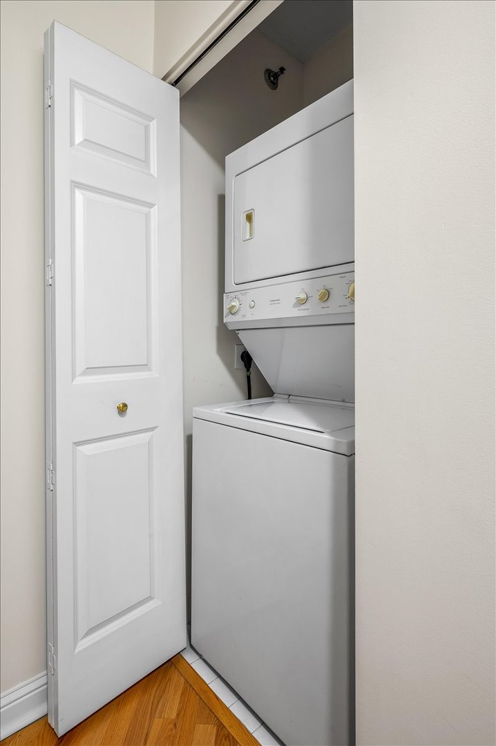 25 East Superior Street, Unit 605 Chicago, IL 60611 - Photo 10 of 24 a view of washer and dryer