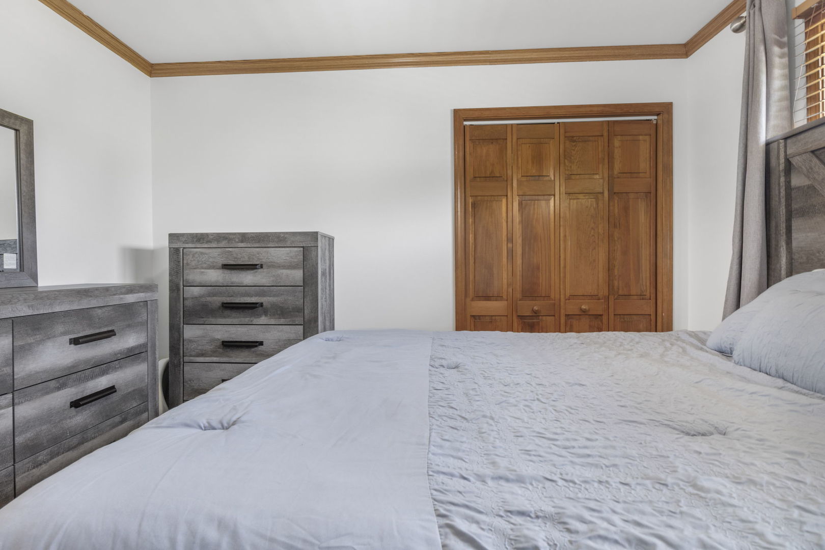 5207 Sunmeadow Drive Plainfield, IL 60586 - Photo 20 of 32 a bedroom with a bed and cabinets