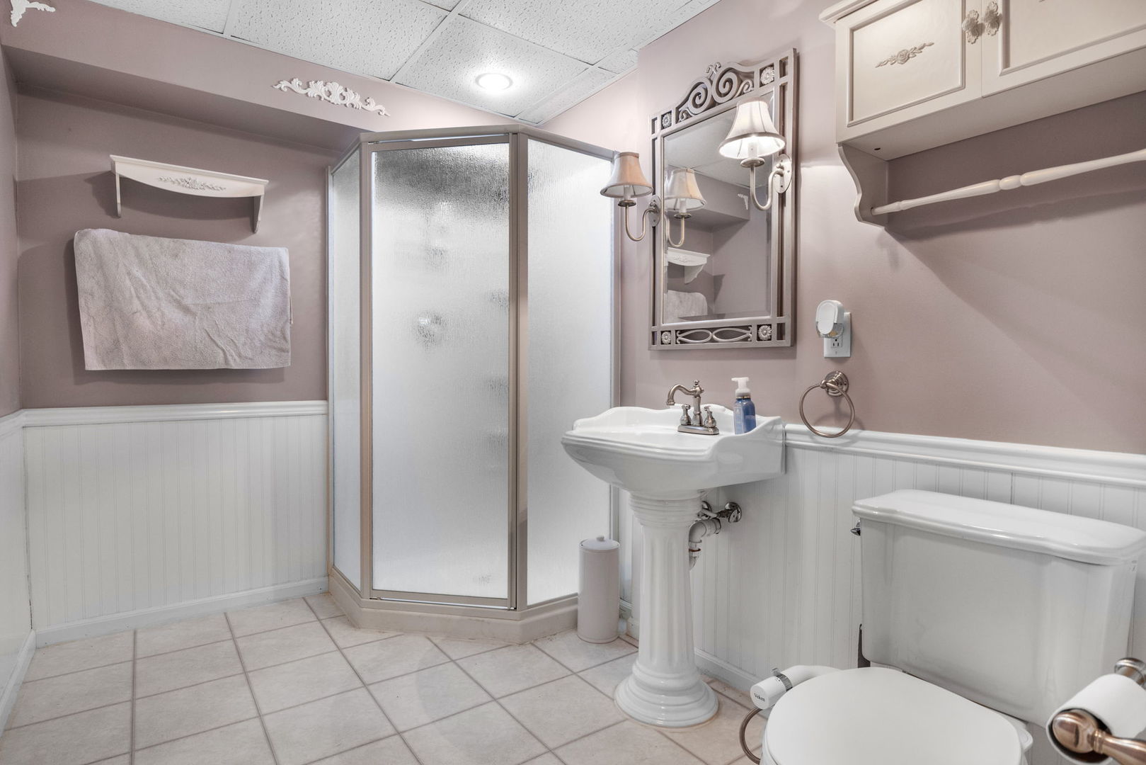 5207 Sunmeadow Drive Plainfield, IL 60586 - Photo 27 of 32 a bathroom with a sink toilet and shower