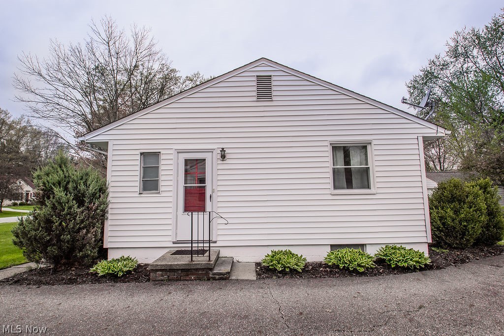 1947 Ganyard Road Akron, OH 44313 - Photo 3 of 28