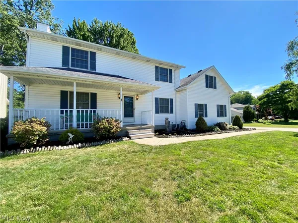 $359,000 | 869 Moss Canyon Drive, Amherst, OH 44001