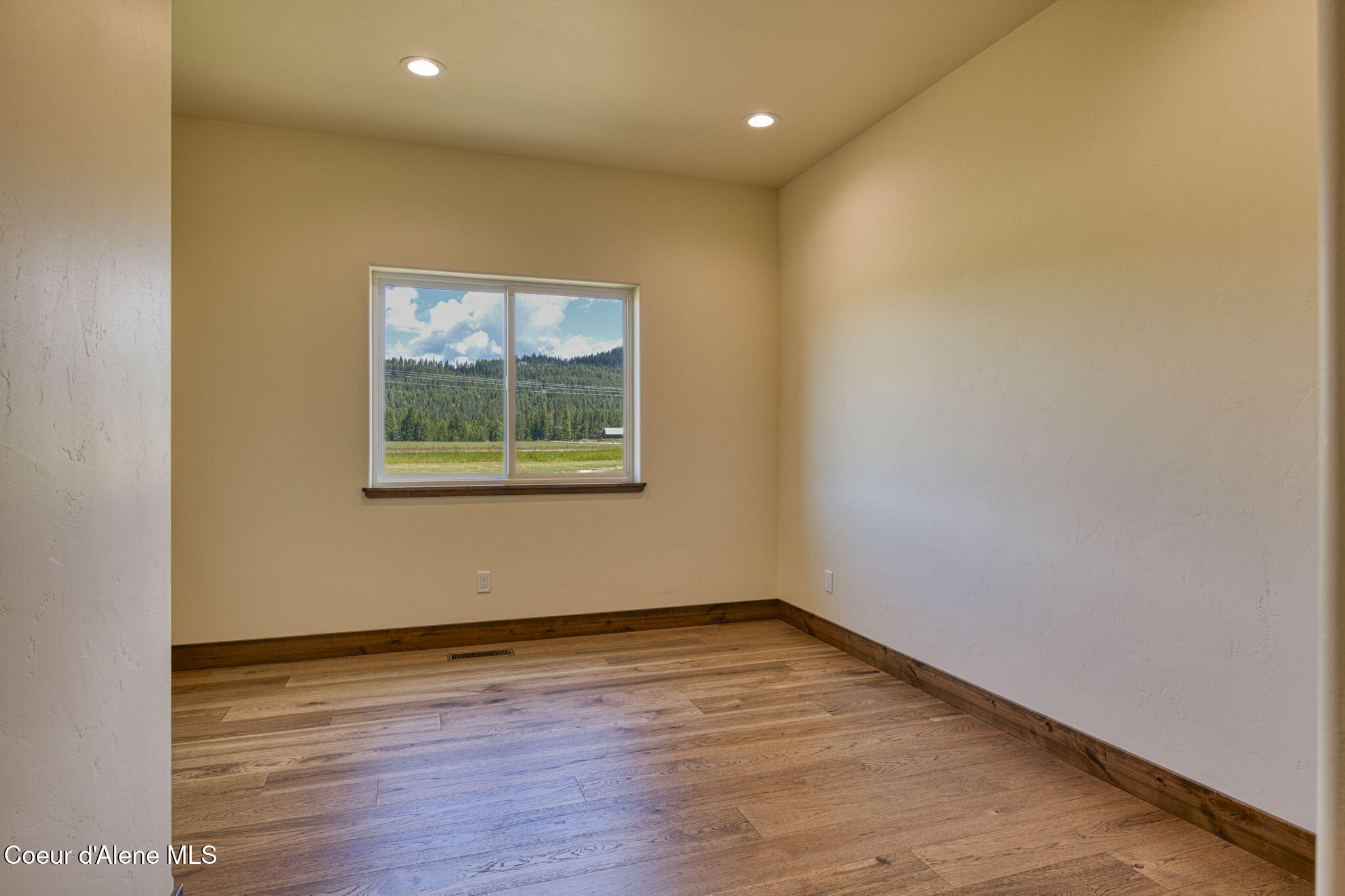 4450 Dufort Road Sagle, ID 83860 - Photo 45 of 81 Bedroom