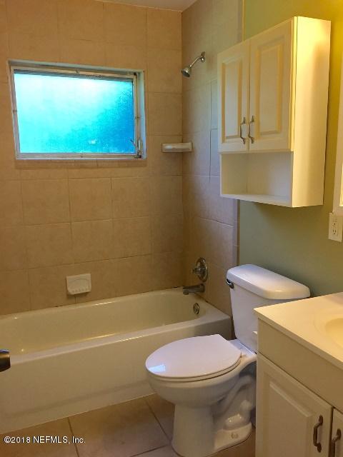 7391 Wheat Road Jacksonville, FL 32244 - Photo 18 of 26 a bathroom with a sink a toilet and bathtub
