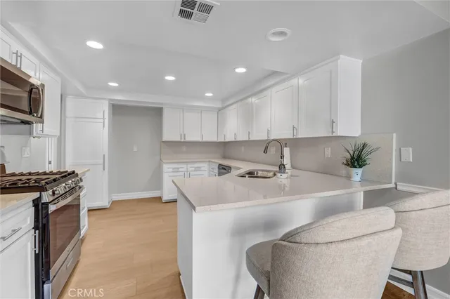 $1,650,000 | 23024 Park Sorrento, Calabasas, CA 91302