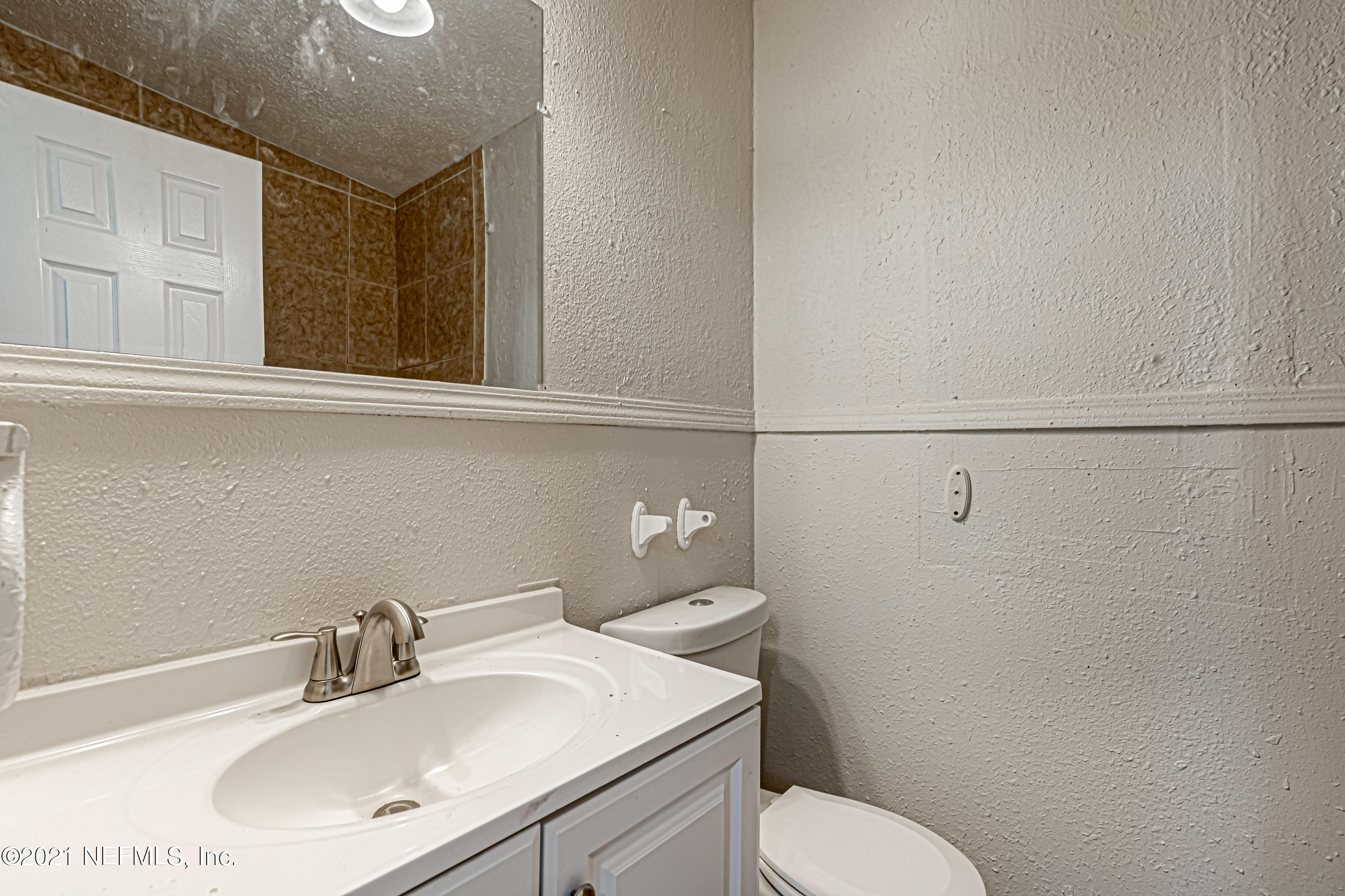 5745 Carnation Road Jacksonville, FL 32209 - Photo 29 of 34 28-Bathroom