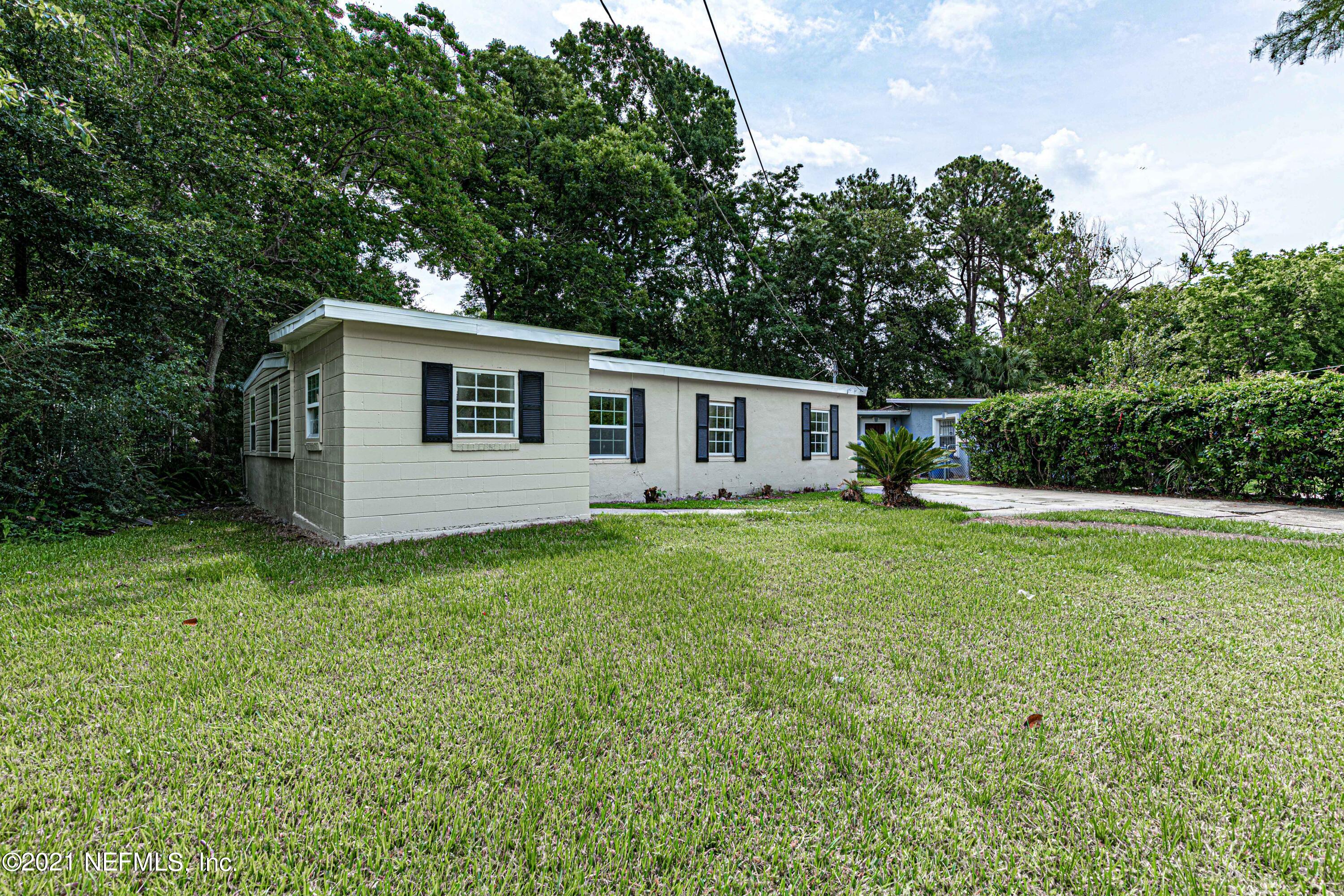 5745 Carnation Road Jacksonville, FL 32209 - Photo 3 of 34 2-Front Side