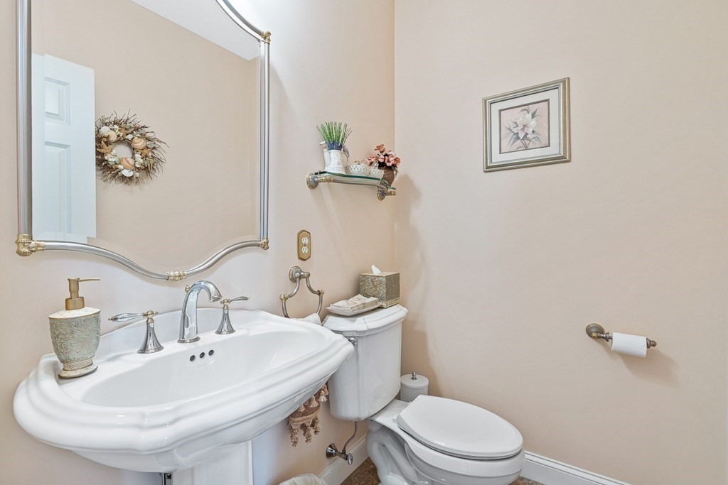 99 Thistle Road North Andover, MA 01845 - Photo 20 of 41 Gallery Image 20