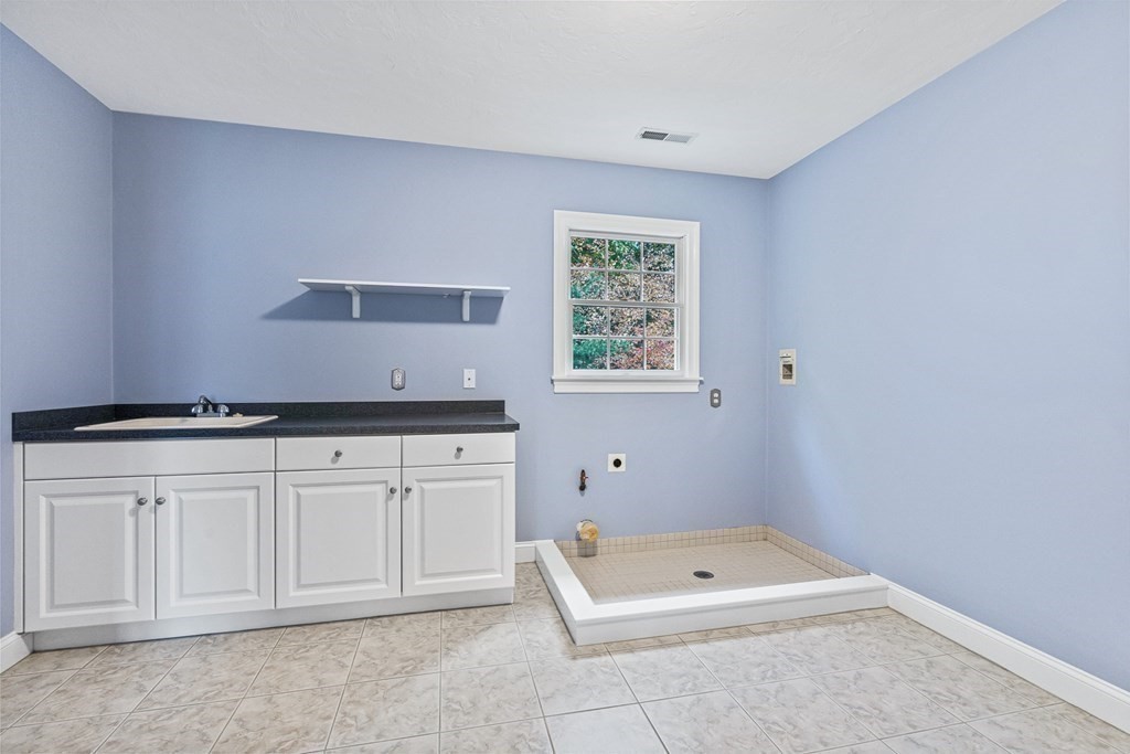 99 Thistle Road North Andover, MA 01845 - Photo 25 of 41 Gallery Image 25
