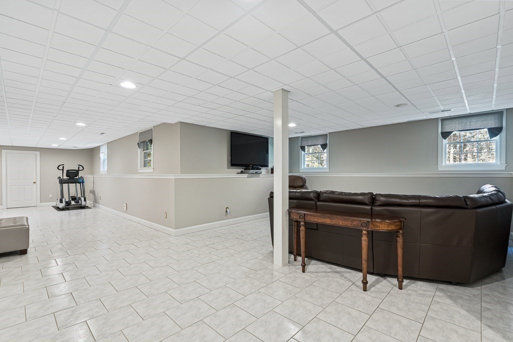 99 Thistle Road North Andover, MA 01845 - Photo 32 of 41 Gallery Image 32