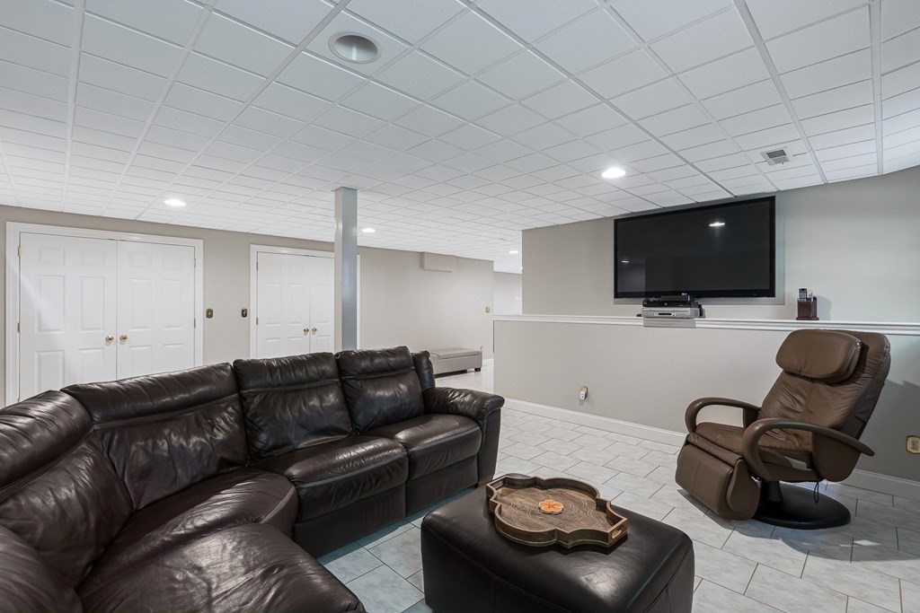99 Thistle Road North Andover, MA 01845 - Photo 33 of 41 Gallery Image 33