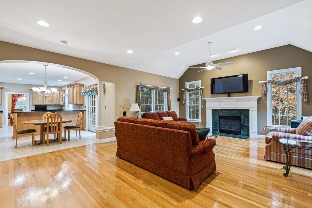 99 Thistle Road North Andover, MA 01845 - Photo 10 of 41 Gallery Image 10