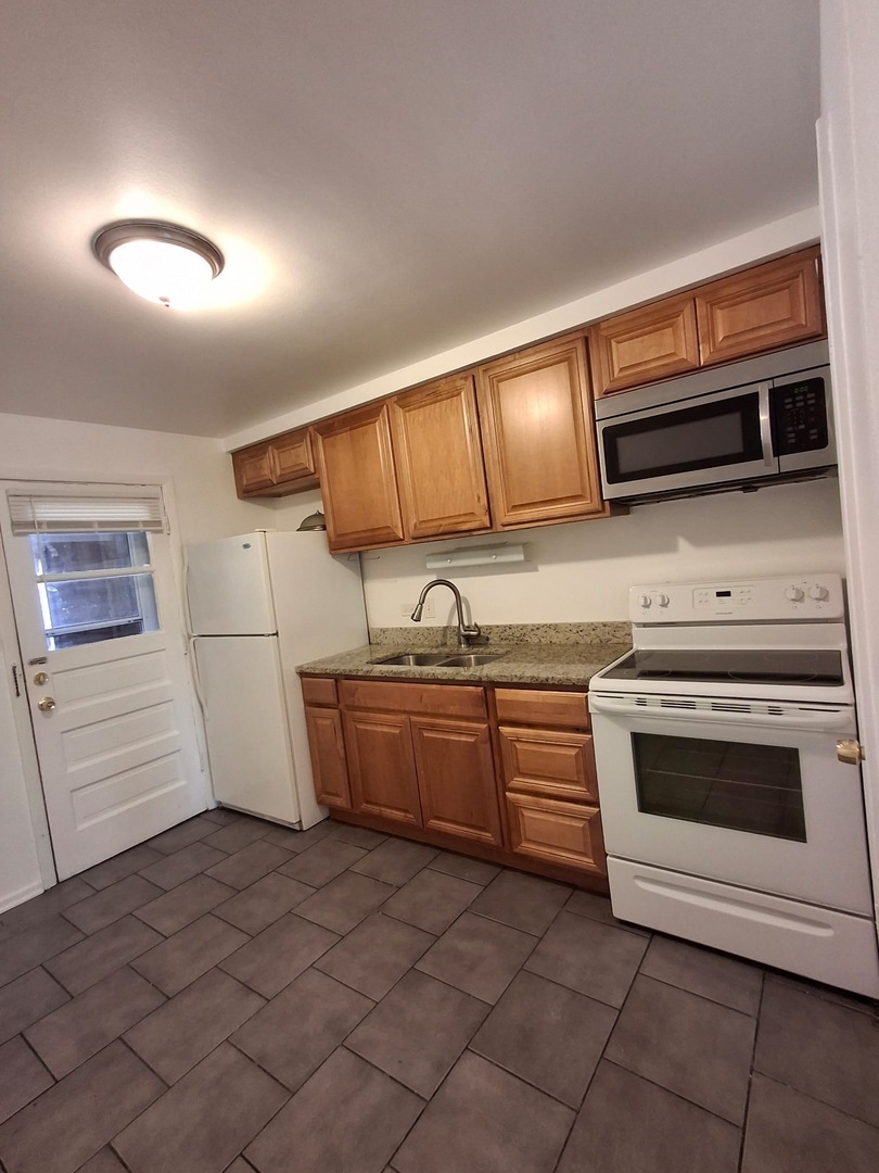 2127 South 15th Avenue, Unit 1N Broadview, IL 60155 - Photo 4 of 10