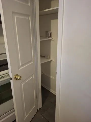 $1,350 | 2127 South 15th Avenue, Unit 1N, Broadview, IL 60155