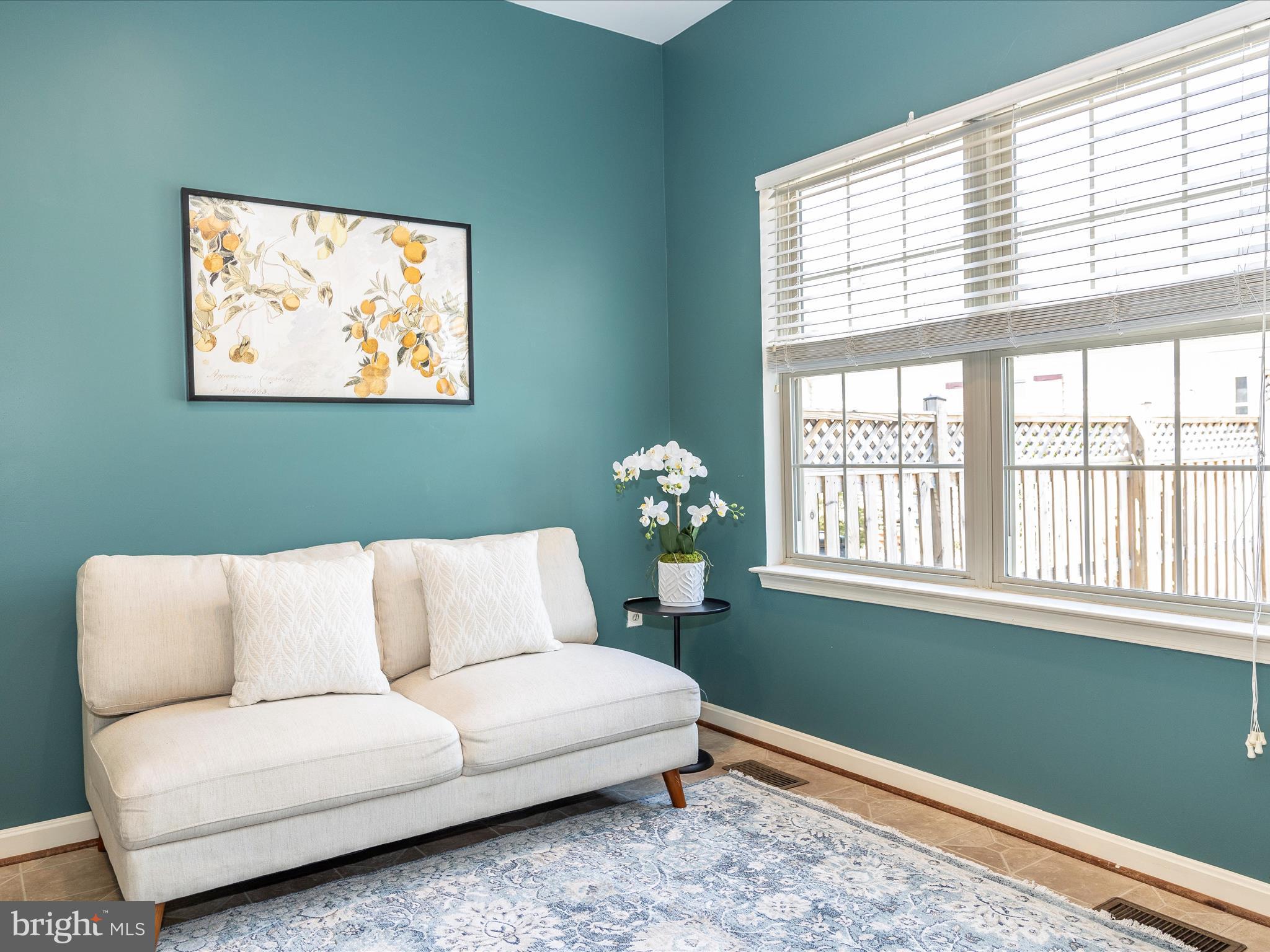 2202 Garden Lane Frederick, MD 21701 - Photo 17 of 61 Relaxing sitting area