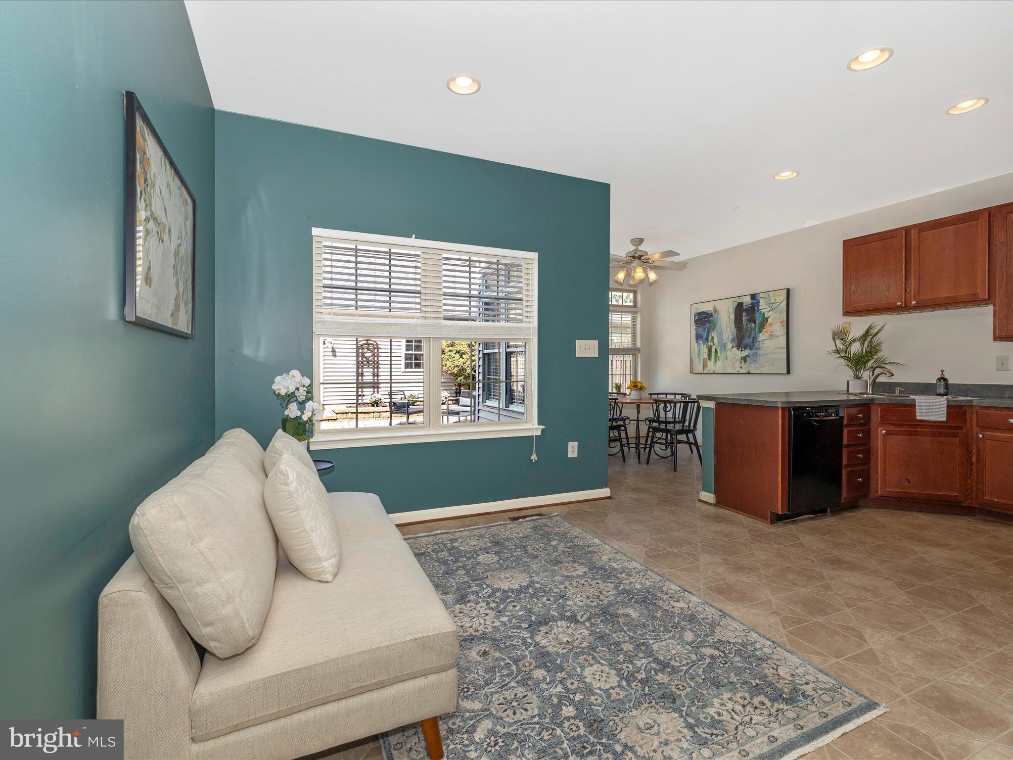 2202 Garden Lane Frederick, MD 21701 - Photo 18 of 61 Sitting Area