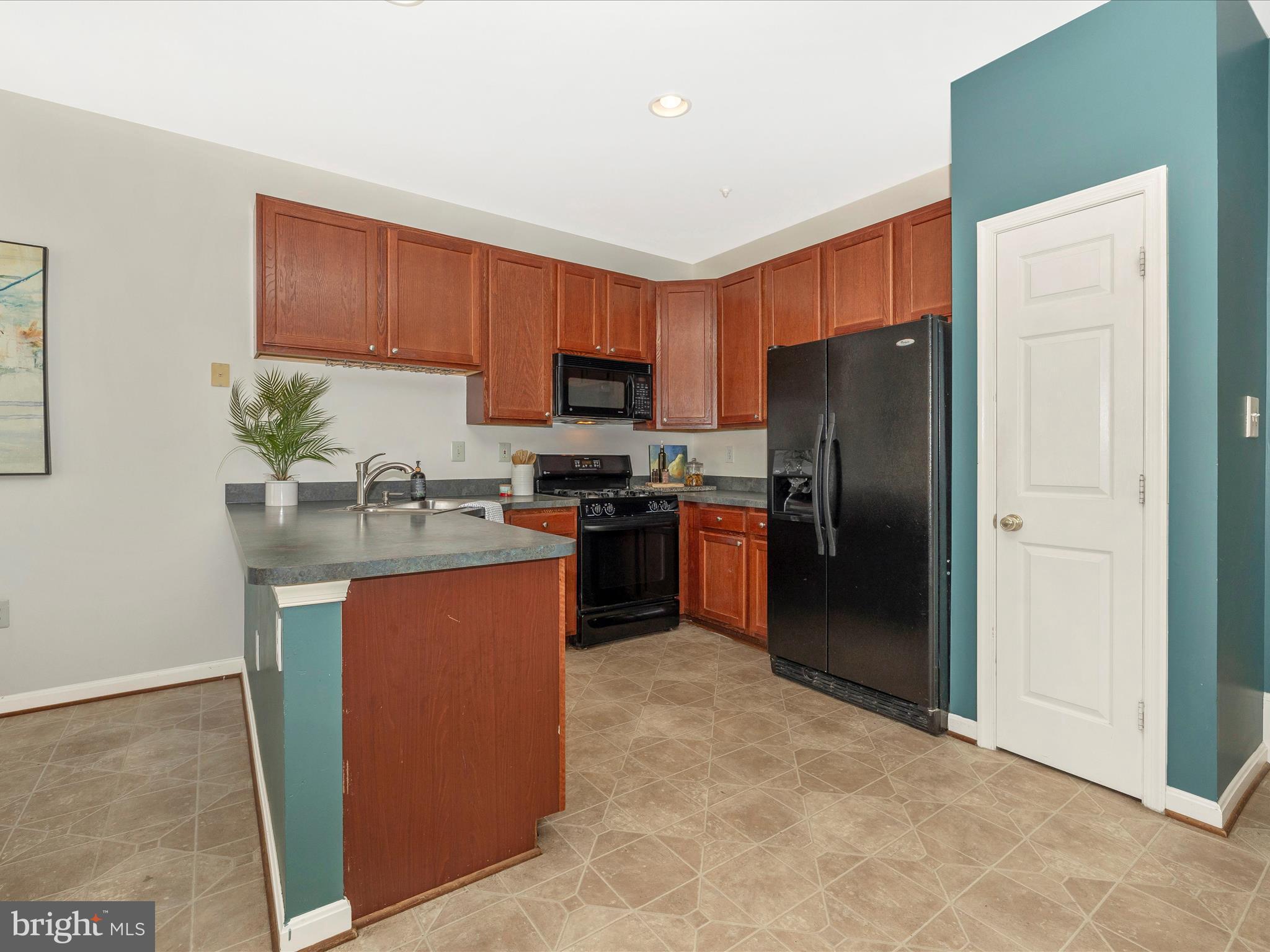 2202 Garden Lane Frederick, MD 21701 - Photo 19 of 61 Open and fun kitchen