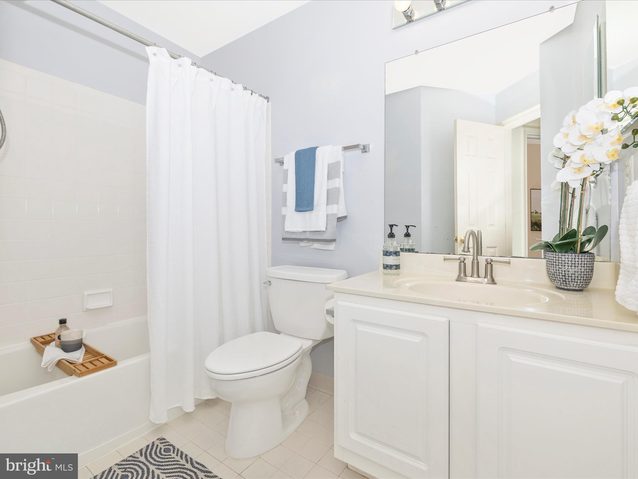 2202 Garden Lane Frederick, MD 21701 - Photo 35 of 61 Hall full bath next to hall laundry