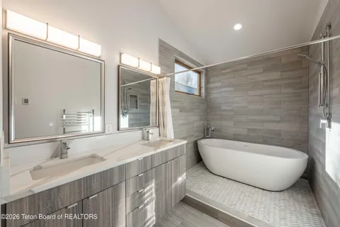 $3,900,000 | 667 East Kelly Avenue, Jackson, WY 83001