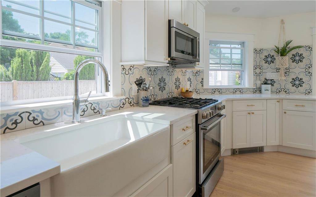 122 Ruggles Avenue Newport, RI 02840 - Photo 10 of 50