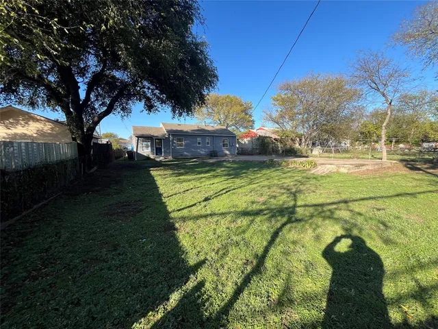 a view of an house with backyard space and garden