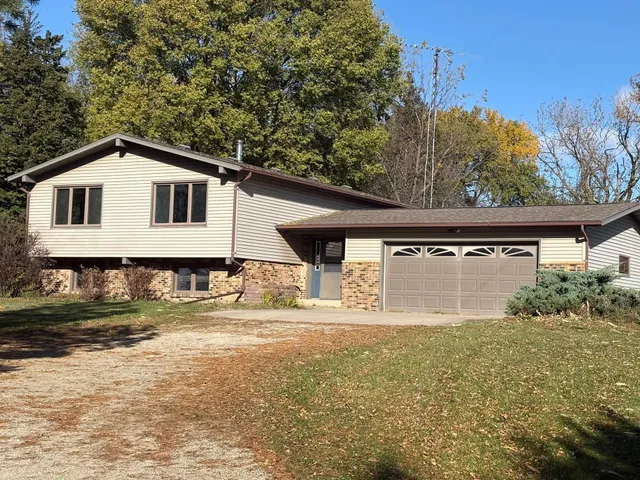 $565,000 | 11623 375th Avenue, Waseca, MN 56093