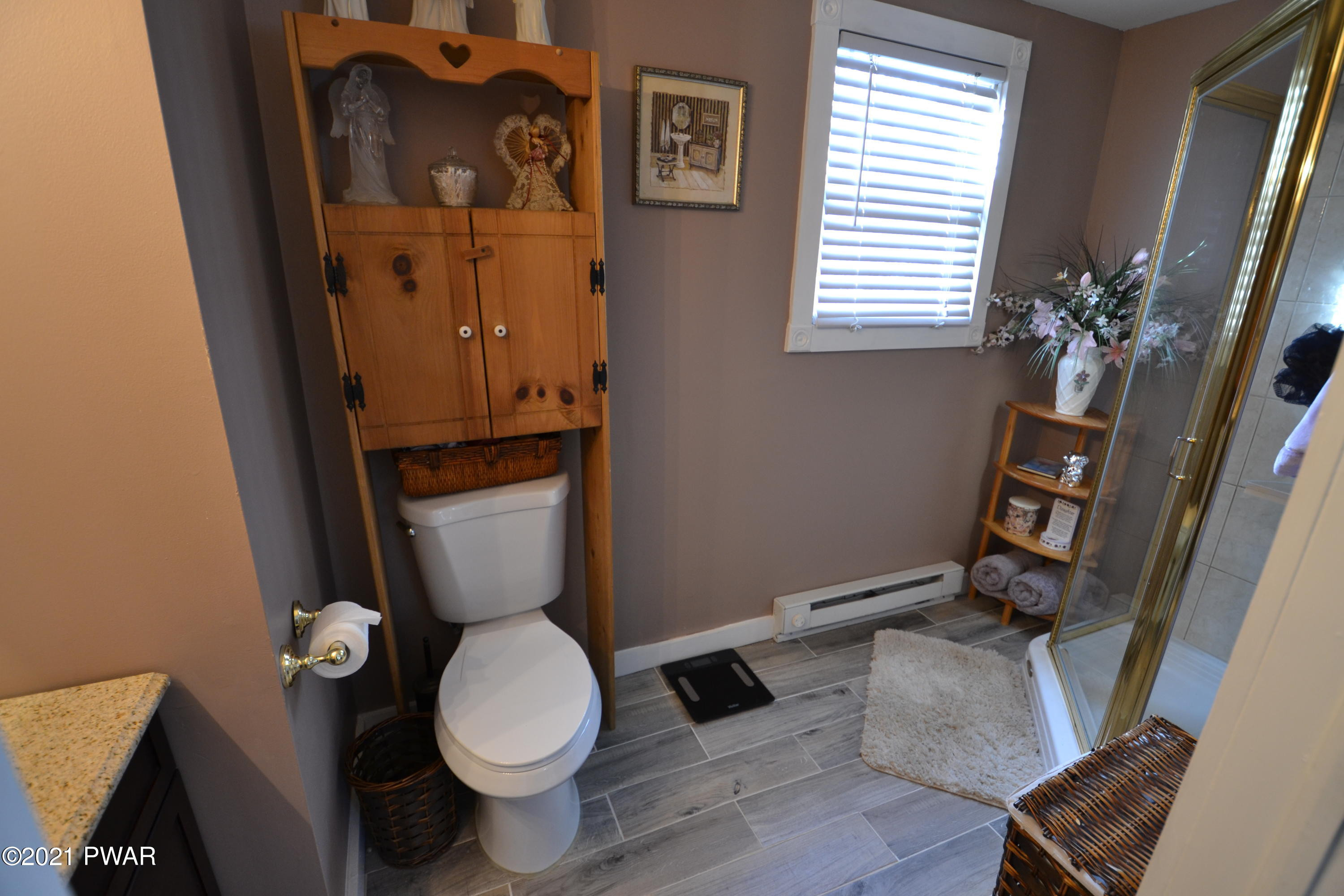 109 Roundhill Road Dingmans Ferry, PA 18328 - Photo 14 of 33 MASTER BATHROOM
