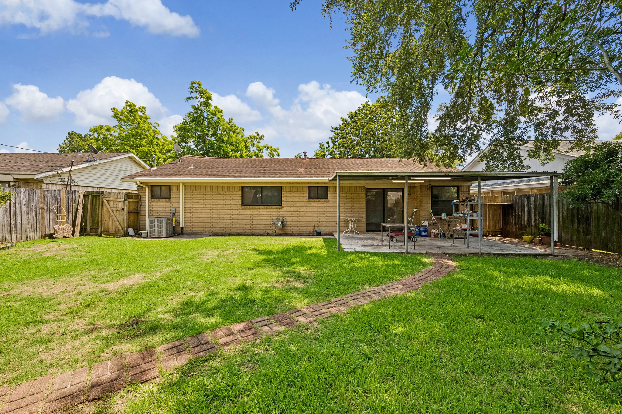 4903 Mistletoe Road Pasadena, TX 77505 - Photo 5 of 10 a view of an house that has garden