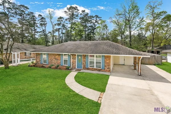$260,000 | 5665 Mapleton Drive, Greenwell Springs, LA 70739