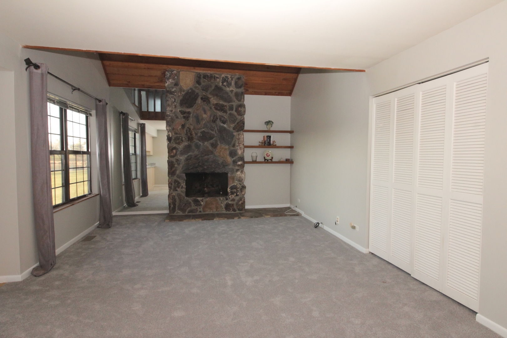 698 Chandler Road Gurnee, IL 60031 - Photo 4 of 22