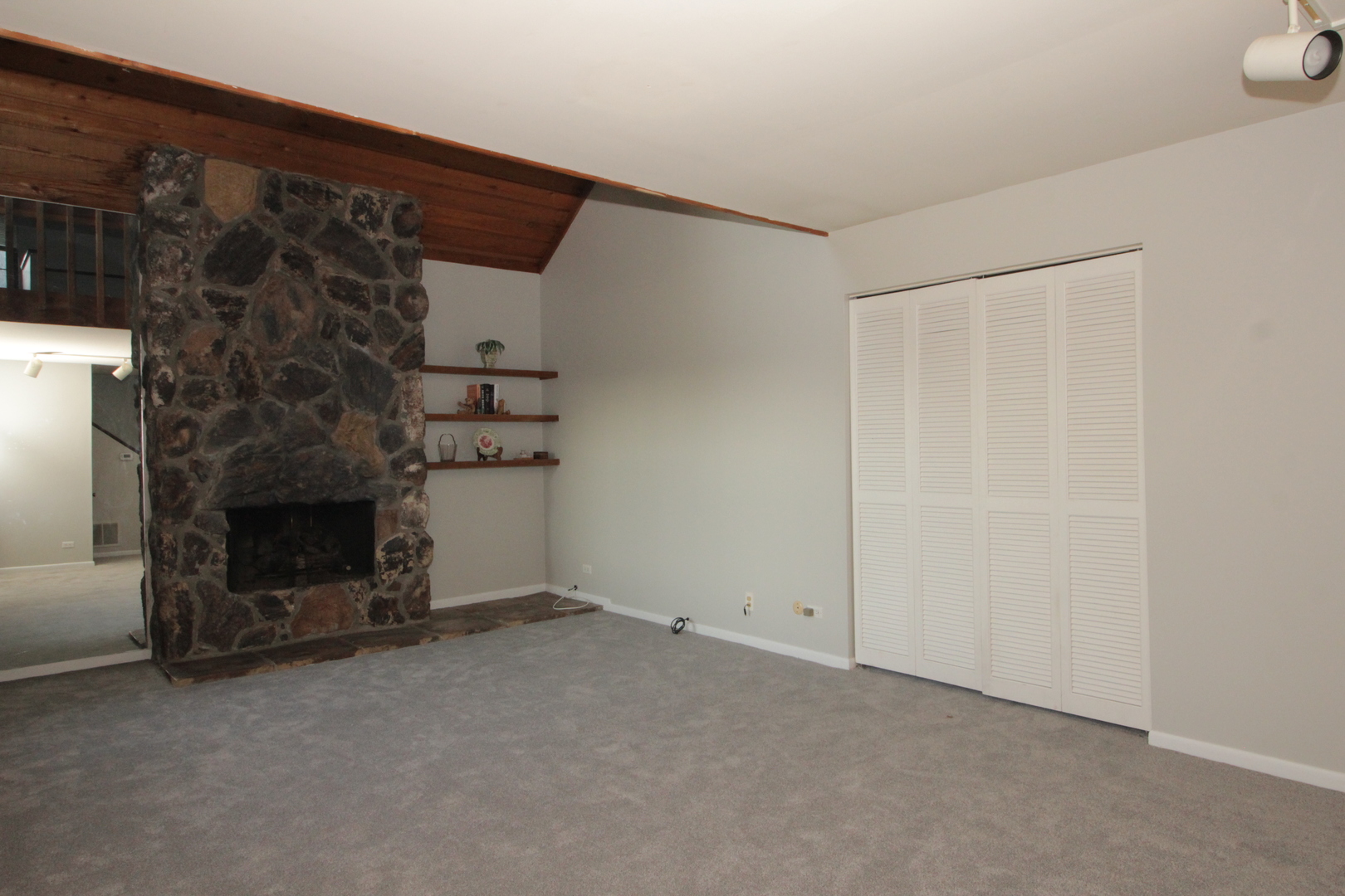 698 Chandler Road Gurnee, IL 60031 - Photo 5 of 22