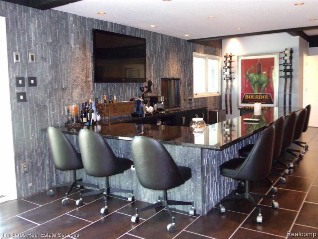 1070 North Renaud Road Grosse Pointe, MI 48236 - Photo 9 of 47 100_0011 (1280x960).jpg