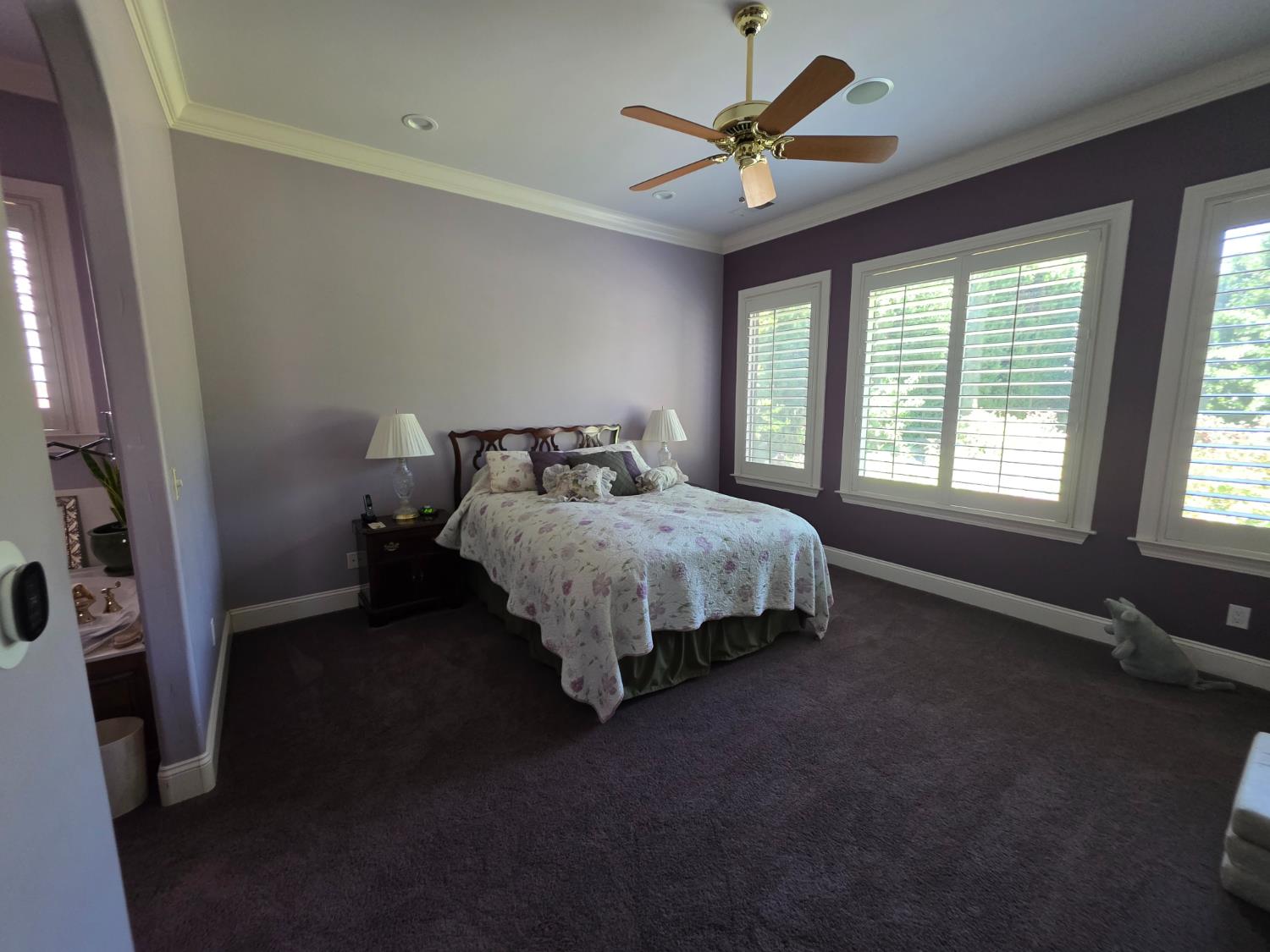 1072 Rorden Avenue Selma, CA 93662 - Photo 23 of 40 a bed sitting in a bedroom next to a window
