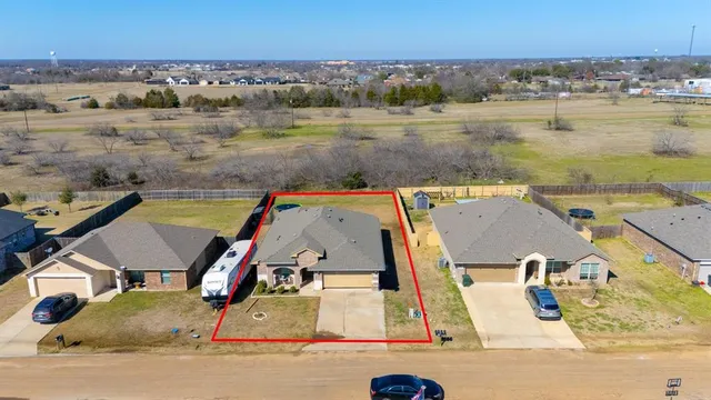 $1,600 | 115 Oak Spgs Loop, Mabank, TX 75147