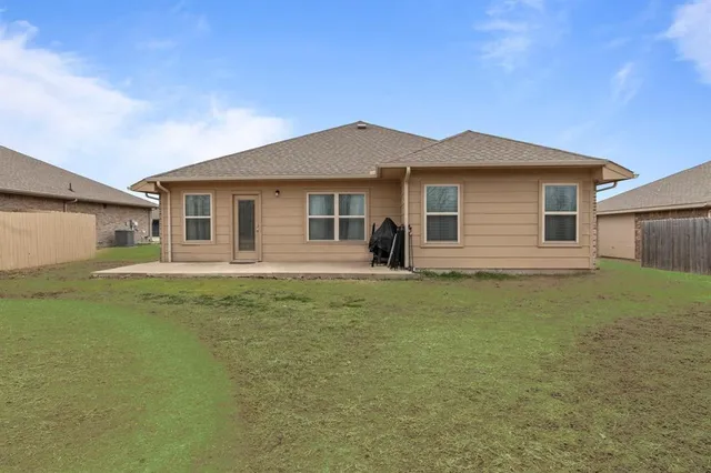 $1,600 | 115 Oak Spgs Loop, Mabank, TX 75147