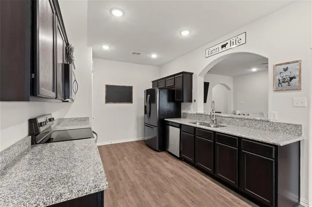 $1,600 | 115 Oak Spgs Loop, Mabank, TX 75147