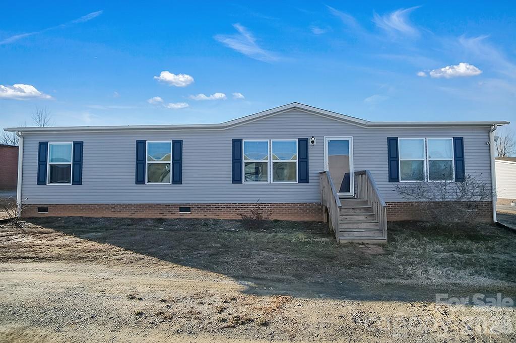 101 Park Lane Grover, NC 28073 - Photo 2 of 28 a front view of a house with a yard