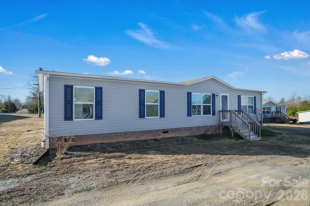 101 Park Lane Grover, NC 28073 - Photo 3 of 28 a front view of a house with a yard