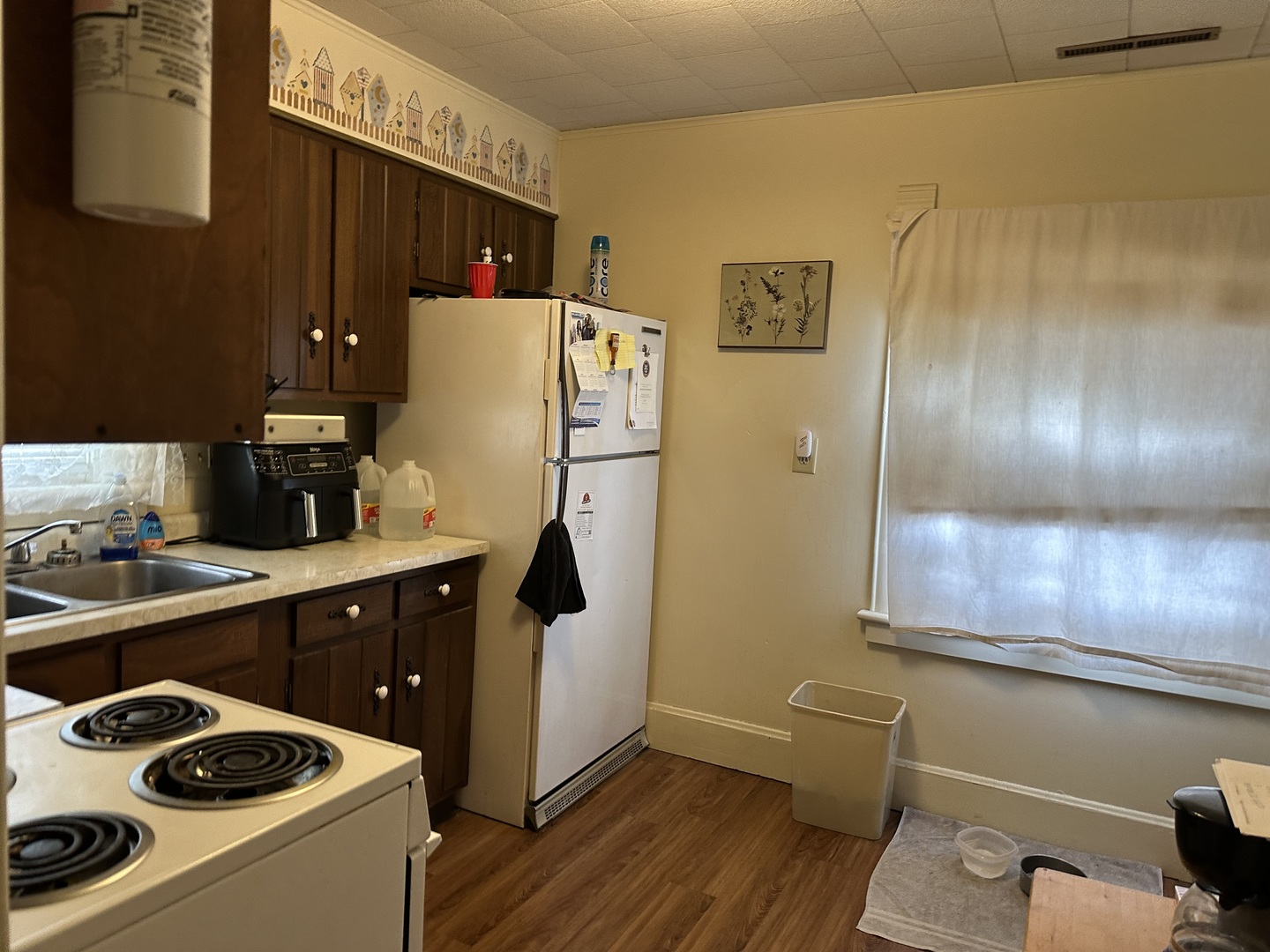 109 East Morris Street Morrison, IL 61270 - Photo 9 of 14 a kitchen with a refrigerator and a stove