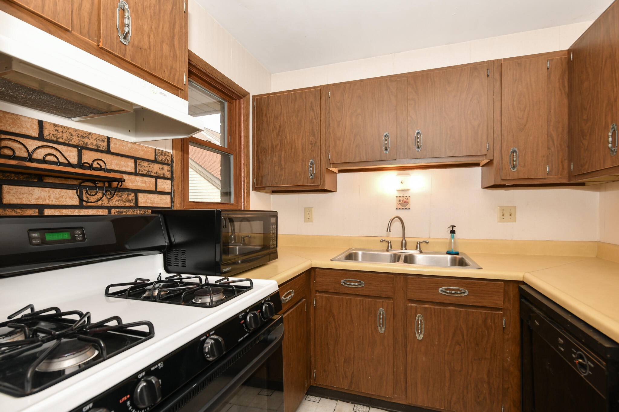 9632 West Bradley Road Milwaukee, WI 53224 - Photo 9 of 25 Stove, dishwasher, refrigerator and microwave are included.