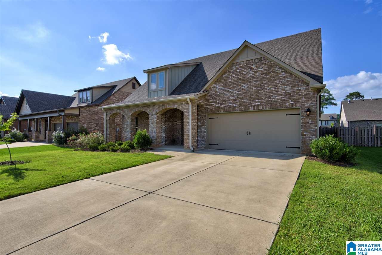351 Lacey Avenue Alabaster, AL 35114 - Photo 3 of 32