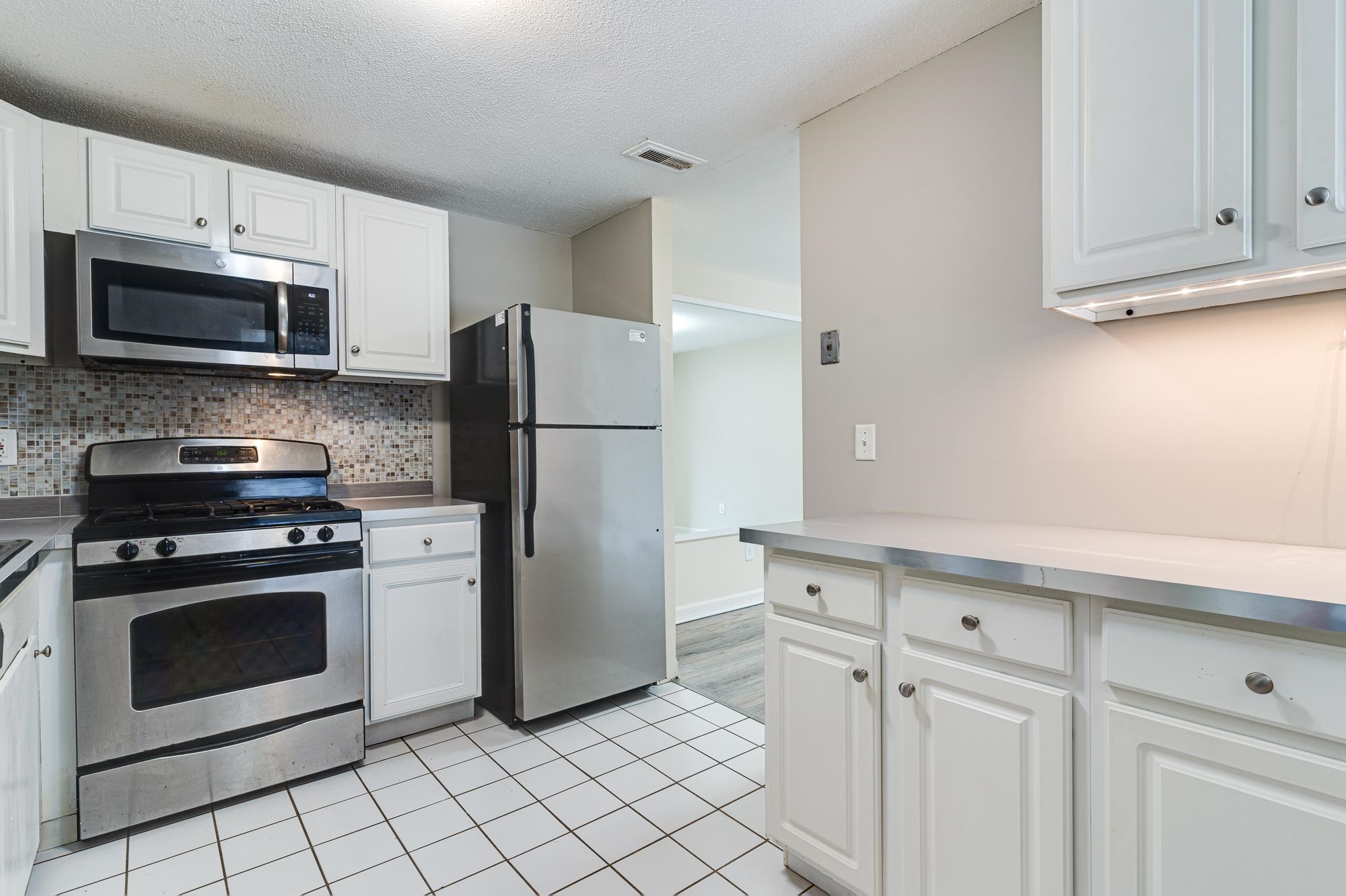 3 Brookside Drive, Unit 5 Exeter, NH 03833 - Photo 2 of 20 Gallery Image 2