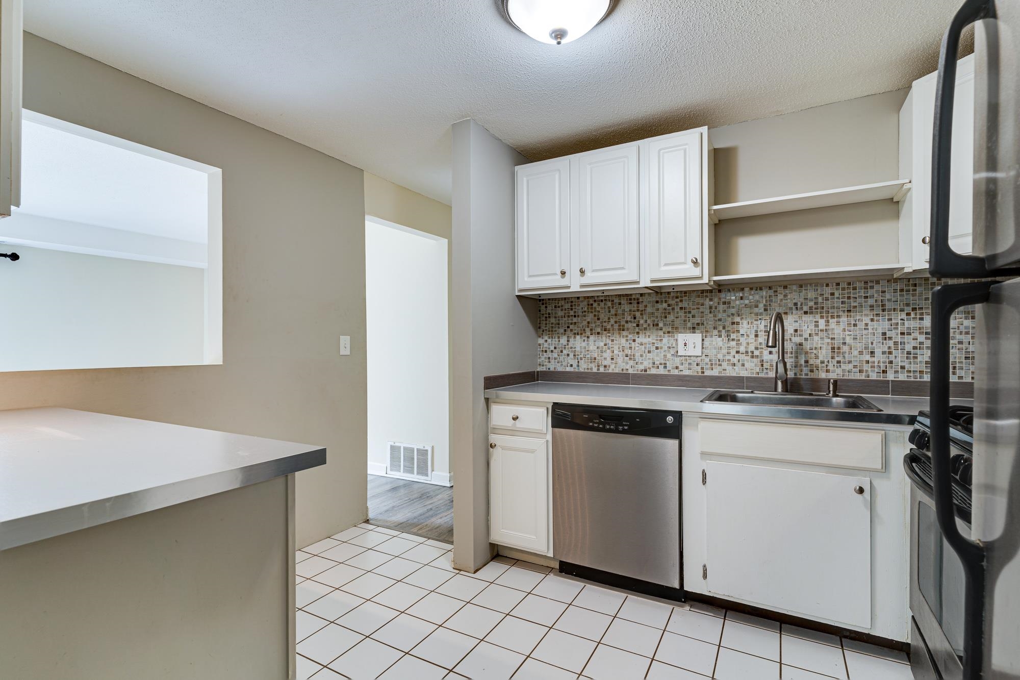 3 Brookside Drive, Unit 5 Exeter, NH 03833 - Photo 3 of 20 Gallery Image 3