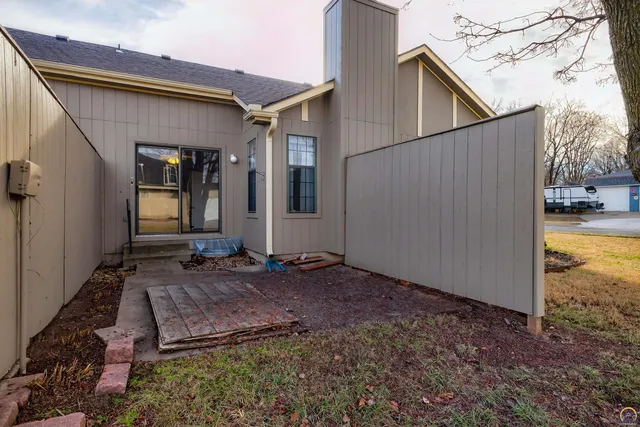 $216,900 | 5650 Southwest Barrington Court North, Unit A), Topeka, KS 66614