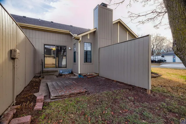 $216,900 | 5650 Southwest Barrington Court North, Unit A), Topeka, KS 66614