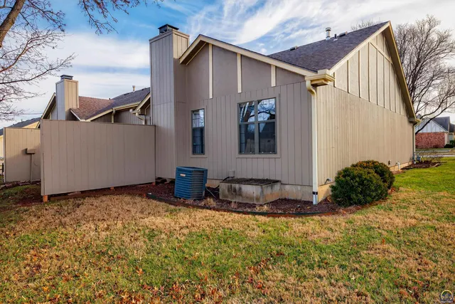 $216,900 | 5650 Southwest Barrington Court North, Unit A), Topeka, KS 66614