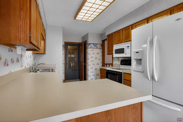 $216,900 | 5650 Southwest Barrington Court North, Unit A), Topeka, KS 66614