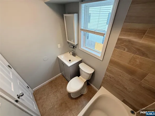 $2,300 | 34 Auburn Street, Unit 2, Paterson, NJ 07501