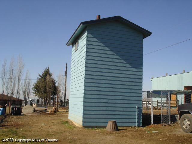 246 Coombs Road Moxee, WA 98936 - Photo 8 of 15 Yard