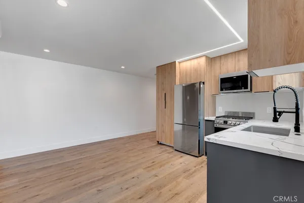 $2,350 | 18238 Hartland Street, Reseda, CA 91335