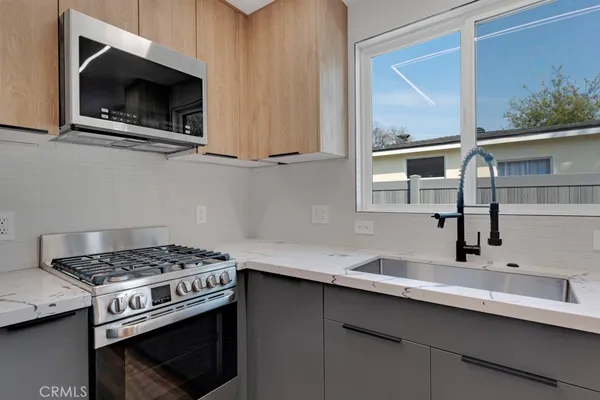 $2,350 | 18238 Hartland Street, Reseda, CA 91335